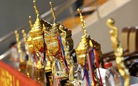 非法平台内幕：揭秘“后台控制率”——为什么新玩家前三把总是能奇迹般地赢钱？（非法平台黑幕大起底：“后台控制率”如何让新手前三局看似轻松赢钱？）