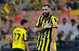 跟队记者：热刺确实对桑托斯左后卫索萨感兴趣